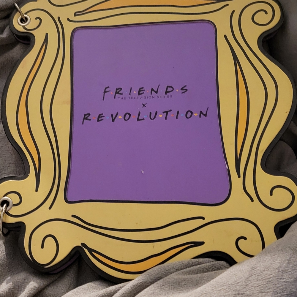 Friends revolution eye shadow pallet